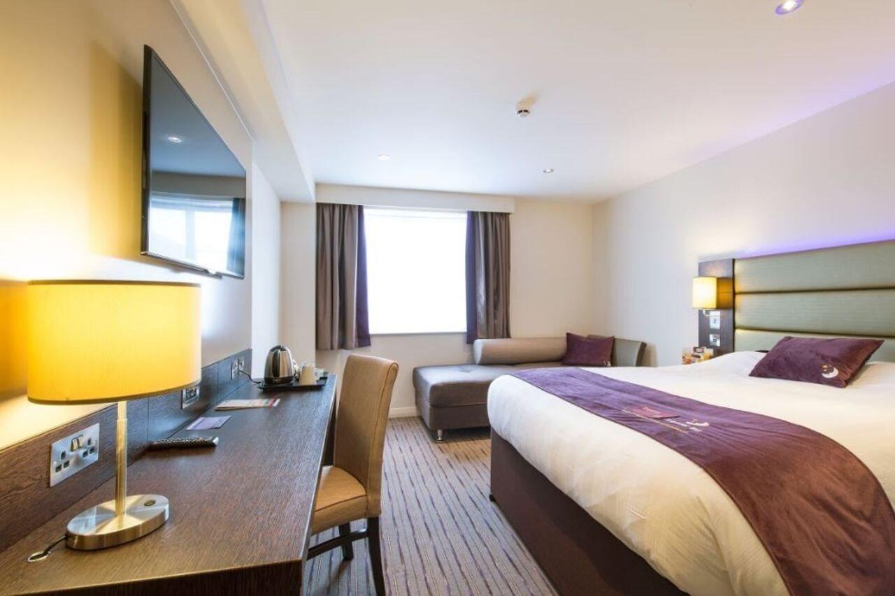 Premier Inn Hitchin Town Centre Экстерьер фото