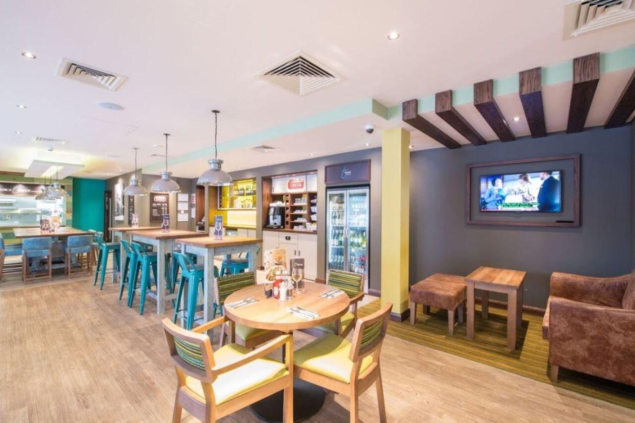 Premier Inn Hitchin Town Centre Экстерьер фото