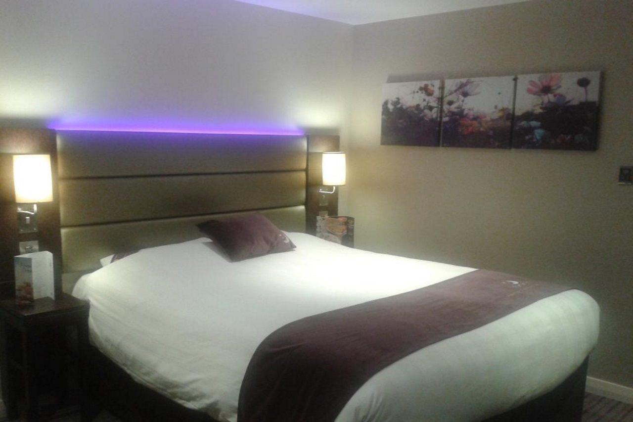 Premier Inn Hitchin Town Centre Экстерьер фото