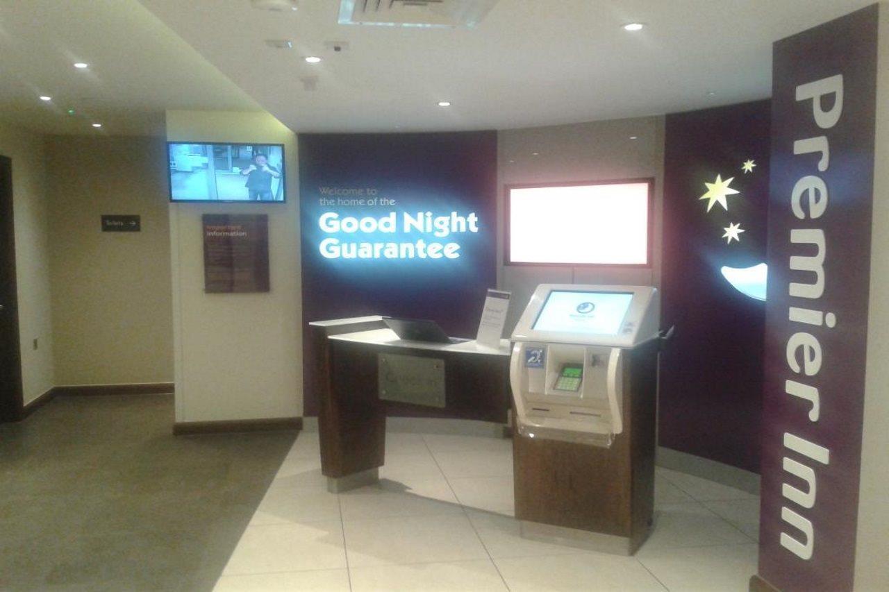 Premier Inn Hitchin Town Centre Экстерьер фото