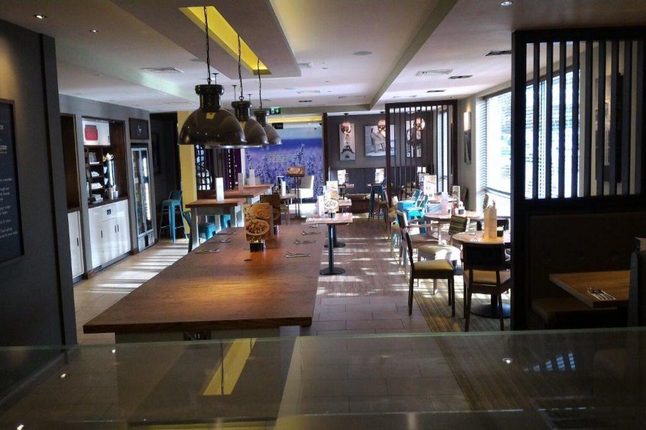 Premier Inn Hitchin Town Centre Экстерьер фото